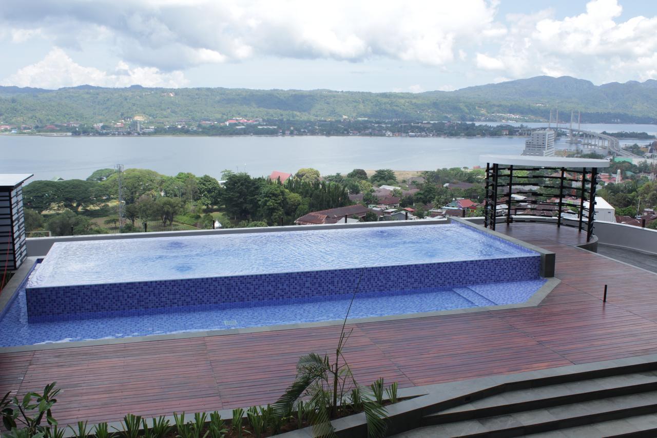Hotel Santika Premiere Амбон Экстерьер фото