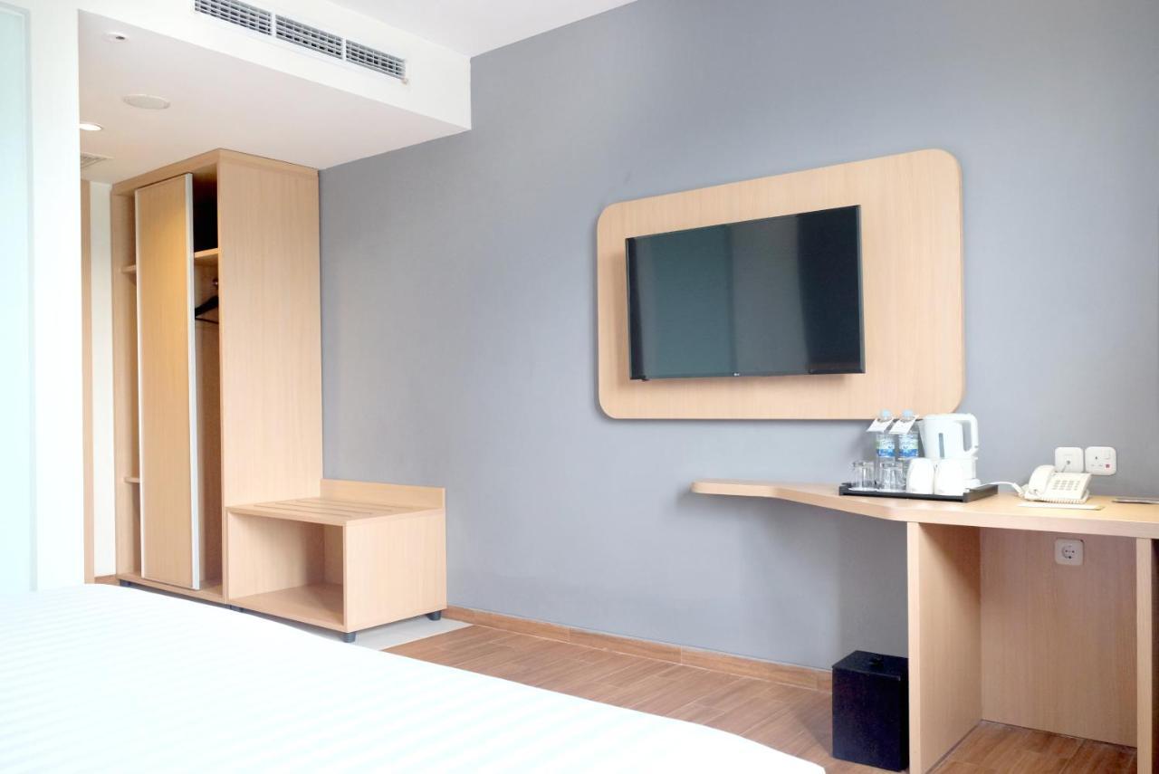 Hotel Santika Premiere Амбон Экстерьер фото
